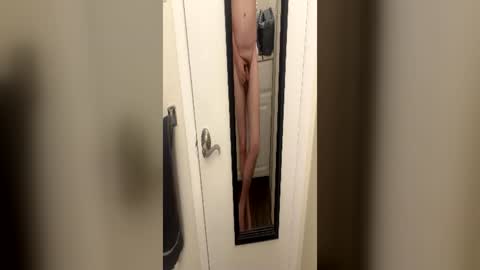 smalldick0324 online show from June 14, 12:07 pm