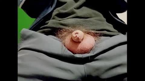 Snapshot of smallhairyuncut chatting on December 2, 6:10 pm Small Hairy Uncut online show from December 2, 6:10 pm