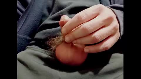 Snapshot of smallhairyuncut chatting on December 9, 8:01 pm Small Hairy Uncut online show from December 9, 8:01 pm