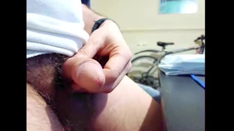 Snapshot of smallhairyuncut chatting on April 1, 12:11 am Small Hairy Uncut online show from April 1, 12:11 am