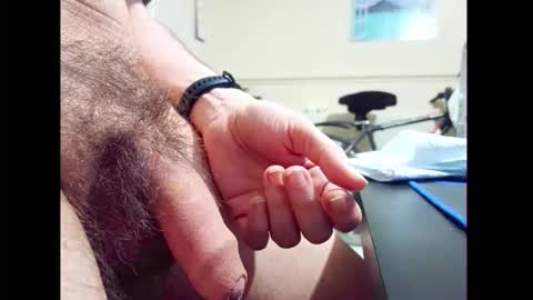 Snapshot of smallhairyuncut chatting on April 7, 8:09 pm Small Hairy Uncut online show from April 7, 8:09 pm