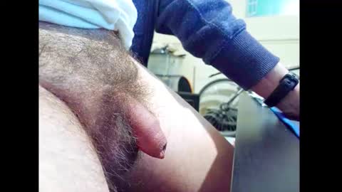 Snapshot of smallhairyuncut chatting on April 13, 12:27 am Small Hairy Uncut online show from April 13, 12:27 am