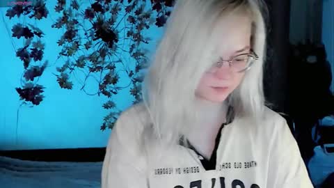 smallimpmeili online show from November 1, 7:16 pm