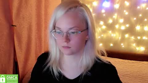 smallimpmeili online show from November 28, 8:00 pm