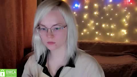 smallimpmeili online show from December 4, 9:23 pm