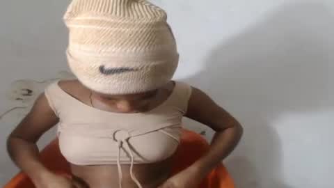Snapshot of smallsluty chatting on June 8, 7:03 pm smallsluty online show from June 8, 7:03 pm