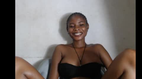 Snapshot of smallsluty chatting on June 19, 7:12 am smallsluty online show from June 19, 7:12 am