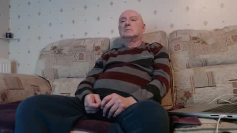 Snapshot of smallsteve562 chatting on February 13, 4:58 pm Steve online show from February 13, 4:58 pm