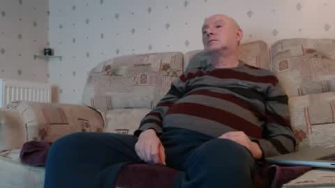 Snapshot of smallsteve562 chatting on February 15, 7:21 pm Steve online show from February 15, 7:21 pm