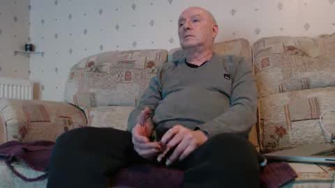 Snapshot of smallsteve562 chatting on February 20, 7:36 pm Steve online show from February 20, 7:36 pm