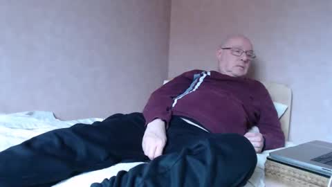 Snapshot of smallsteve562 chatting on February 26, 2:49 pm Steve online show from February 26, 2:49 pm