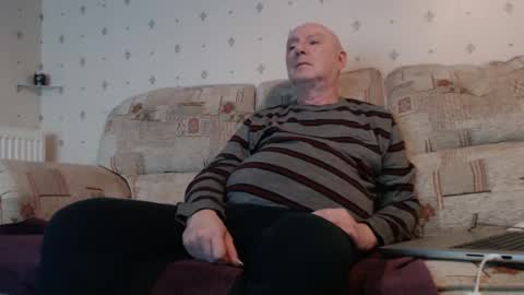 Snapshot of smallsteve562 chatting on March 8, 7:17 pm Steve online show from March 8, 7:17 pm