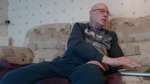 Snapshot of smallsteve562 chatting on March 30, 7:04 pm Steve online show from March 30, 7:04 pm