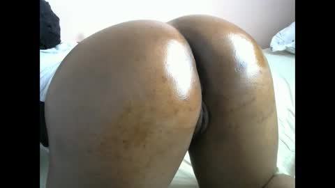 Snapshot of smart_lilly chatting on October 31, 6:03 am smart_lilly online show from October 31, 6:03 am