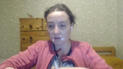 Snapshot of smart_rose chatting on January 2, 4:46 pm smart_rose online show from January 2, 4:46 pm