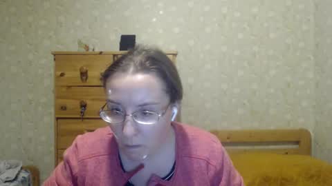 Snapshot of smart_rose chatting on January 9, 8:22 pm smart_rose online show from January 9, 8:22 pm