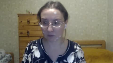 Snapshot of smart_rose chatting on January 12, 2:35 am smart_rose online show from January 12, 2:35 am