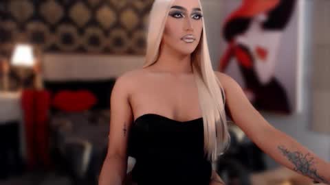 Snapshot of smasherqueen chatting on February 8, 10:51 am smasherqueen online show from February 8, 10:51 am