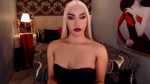 Snapshot of smasherqueen chatting on February 16, 7:54 pm smasherqueen online show from February 16, 7:54 pm