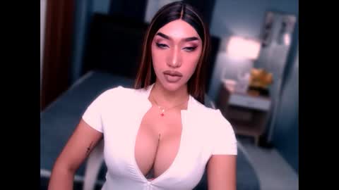 Snapshot of smasherqueen chatting on April 4, 5:38 am smasherqueen online show from April 4, 5:38 am