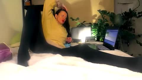 smile_dance_ online show from November 28, 5:26 pm