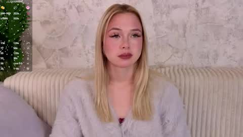 Snapshot of smile_with_nicole chatting on October 2, 4:36 pm The girl from the dream by name Mary online show from October 2, 4:36 pm