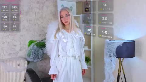 Snapshot of smile_with_nicole chatting on October 26, 4:35 pm The girl from the dream by name Mary online show from October 26, 4:35 pm