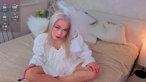 Snapshot of smile_with_nicole chatting on October 27, 5:06 pm The girl from the dream by name Mary online show from October 27, 5:06 pm