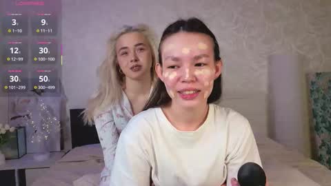 Snapshot of smile_with_nicole chatting on November 24, 2:39 pm The girl from the dream by name Mary online show from November 24, 2:39 pm