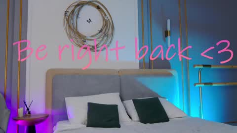 Mia online show from February 5, 8:11 am