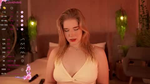 Mia online show from September 12, 5:07 am