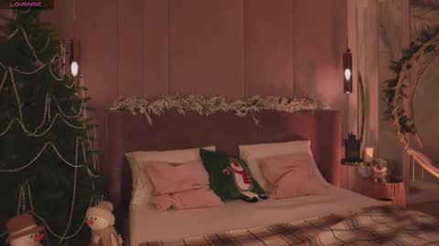 Mia online show from December 17, 5:13 am