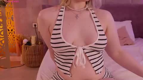 Snapshot of smiley_mia_ chatting on July 8, 7:07 pm Mia online show from July 8, 7:07 pm