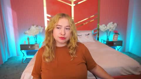 smilingladyy online show from September 18, 12:18 pm