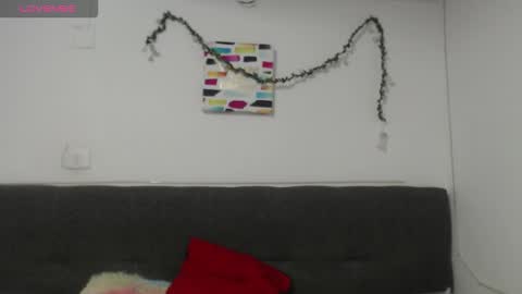 Snapshot of smith_abigail0 chatting on March 27, 7:46 pm smith_abigail0 online show from March 27, 7:46 pm