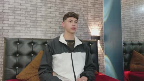 Snapshot of smith_luxe chatting on March 26, 8:03 pm Smith online show from March 26, 8:03 pm