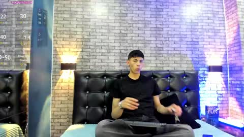 Snapshot of smith_luxe chatting on June 1, 7:15 pm Smith online show from June 1, 7:15 pm