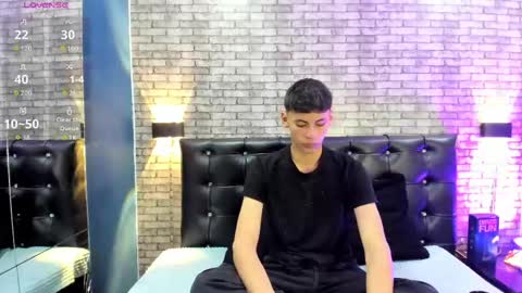 Snapshot of smith_luxe chatting on June 9, 7:03 pm Smith online show from June 9, 7:03 pm