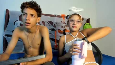 Snapshot of smiths_couple chatting on October 18, 1:23 pm JONH SMITH AND ALIX SMITH online show from October 18, 1:23 pm