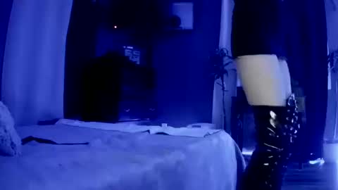 love bug online show from October 11, 4:44 am