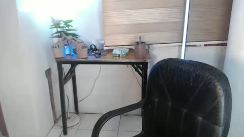 Snapshot of smokeprincess chatting on December 17, 11:39 am Amanda online show from December 17, 11:39 am