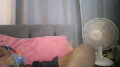 Snapshot of smoketina19 chatting on May 22, 4:41 am smoketina19 online show from May 22, 4:41 am