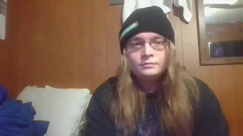 Snapshot of smolluwu chatting on December 15, 2:27 am UwU online show from December 15, 2:27 am