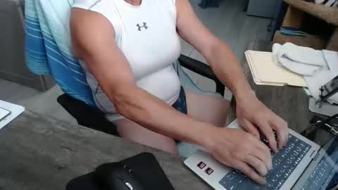 Snapshot of smoothbtm7 chatting on April 11, 11:25 am smoothbtm7 online show from April 11, 11:25 am