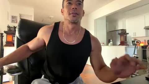 Snapshot of smoothripz chatting on March 19, 12:25 am smoothripz online show from March 19, 12:25 am