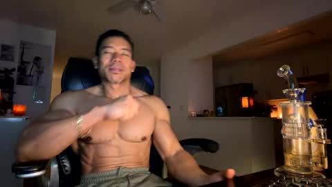 Snapshot of smoothripz chatting on March 21, 8:19 am smoothripz online show from March 21, 8:19 am