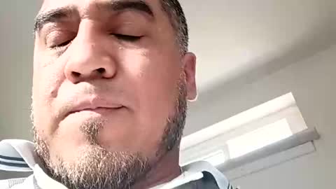 Snapshot of smoothstrik3r chatting on March 12, 12:06 am smoothstrik3r online show from March 12, 12:06 am