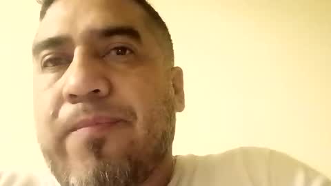 Snapshot of smoothstrik3r chatting on March 25, 5:24 am smoothstrik3r online show from March 25, 5:24 am