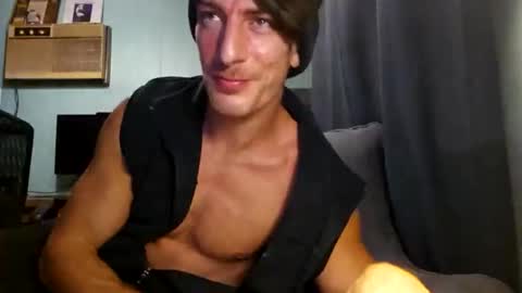 Snackyyyy online show from February 25, 1:26 am