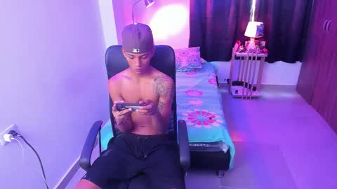 Snapshot of snak_master1 chatting on November 25, 3:01 pm snak_master1 online show from November 25, 3:01 pm